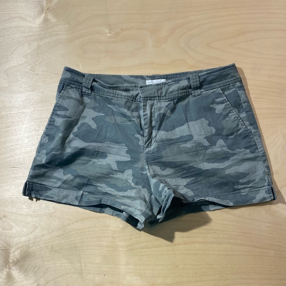 New York Company Camo Gray Women's Shorts 10 (MQ)